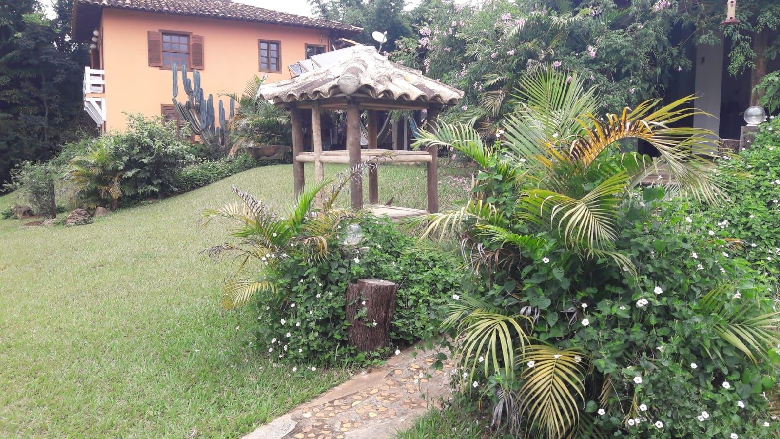 Fisioterapeuta realizando atendimento domiciliar de reabilitação geriátrica em Belo Horizonte