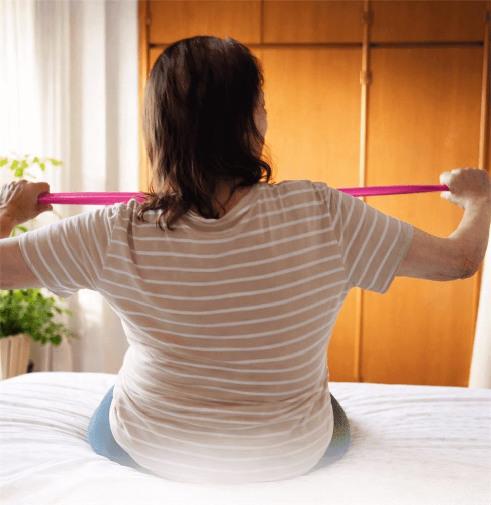 Idoso recebendo fisioterapia domiciliar em BH – indicações do serviço ReabilitaCare